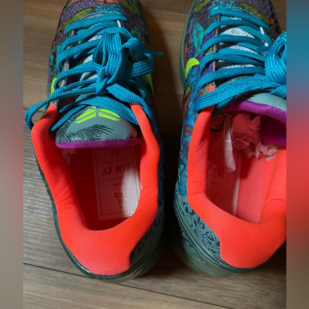 Nike shoes - Picture 8 of 11